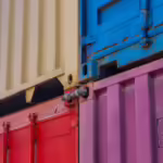 Repeindre un container, 4 containers coloré, jaune, bleu, rouge et rose parc Eurobox Lyon
