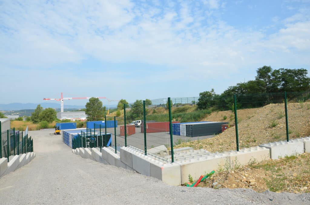 Plateforme de garde-meuble en travaux, self-stockage sur Ternay, box à louer vers Vienne, chantier, location container, box en location pour profesionnels